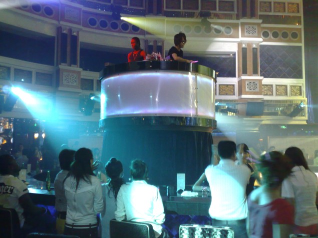 酒吧升降舞臺(tái)