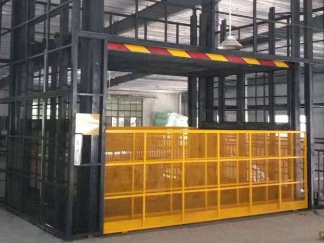 標(biāo)準(zhǔn)直頂式液壓升降機