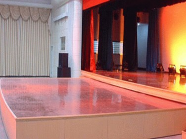 演出用伸縮舞臺(tái)