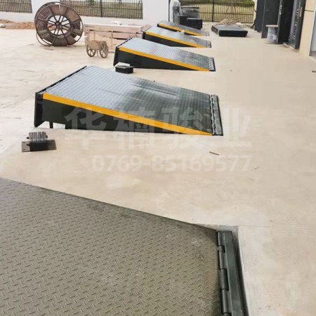 固定液壓登車橋案例-華楠駿業