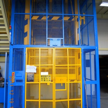 美的-駿業直頂式升降機