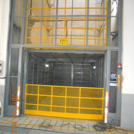 五金類升降機案例-華楠駿業