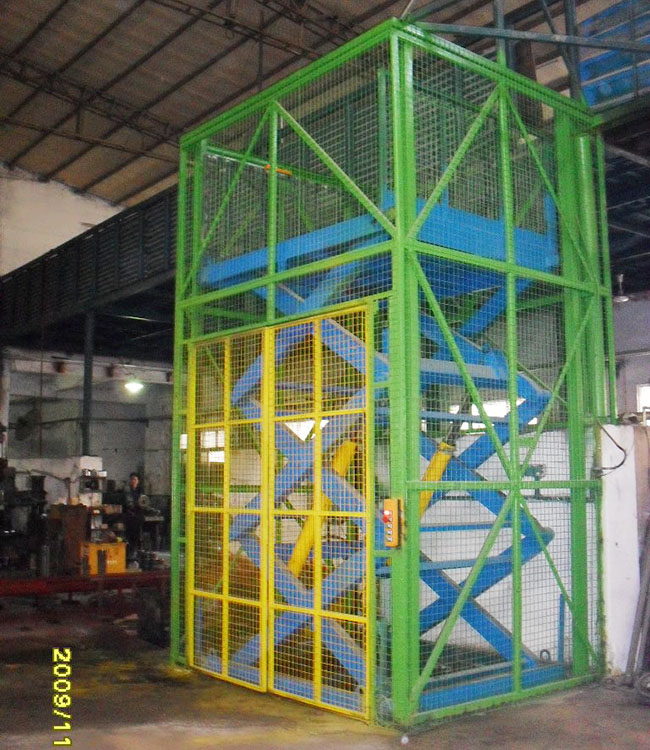 如何拆卸液壓升降機的液壓缸？